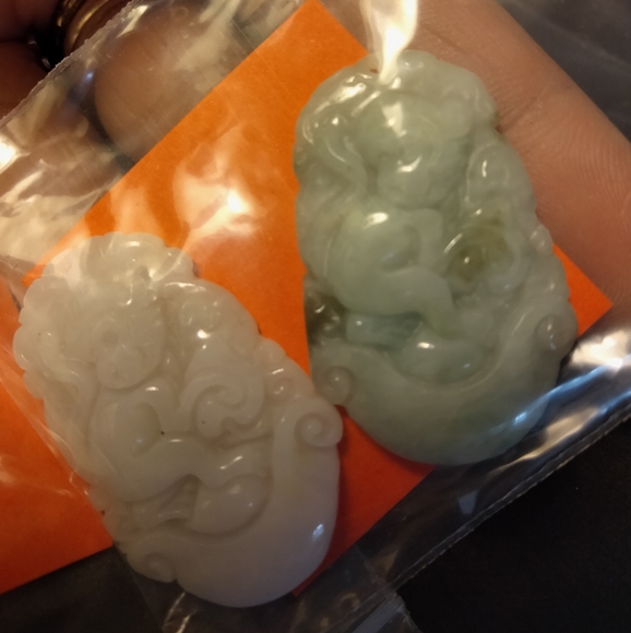 JADE PENDANT - Picture 3 of 5